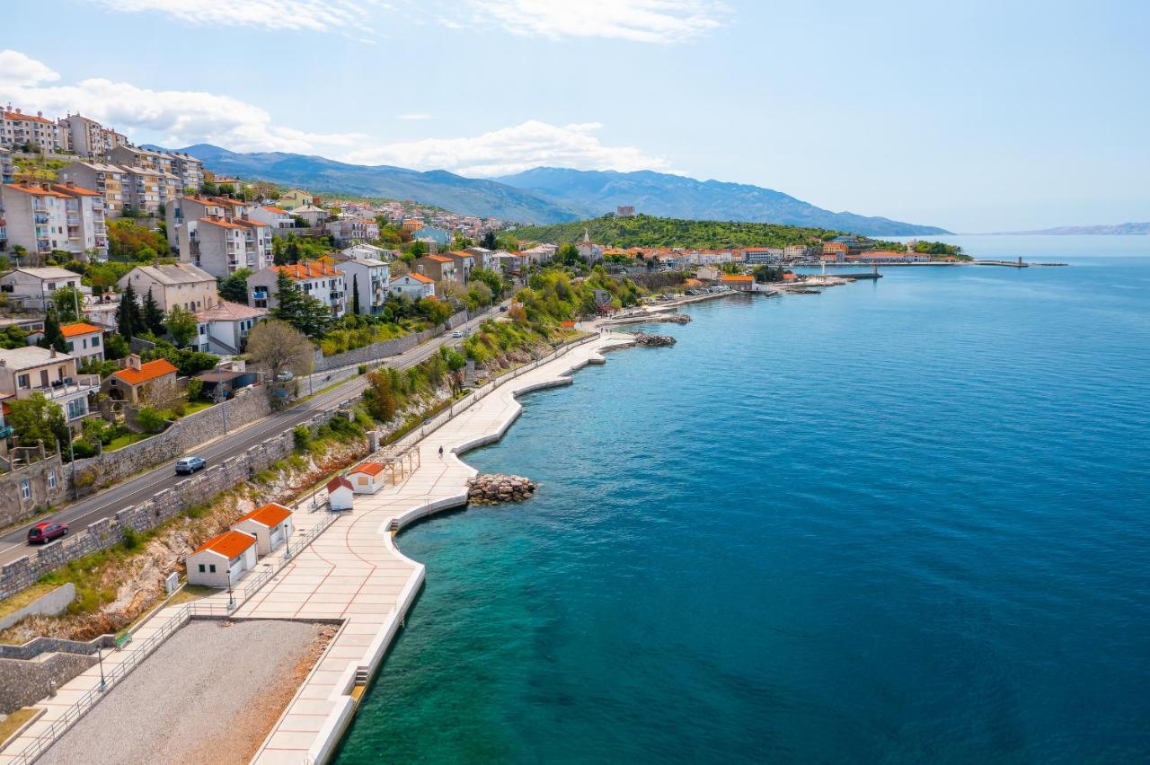 Apartments By The Beach Adela Senj 塞尼 外观 照片