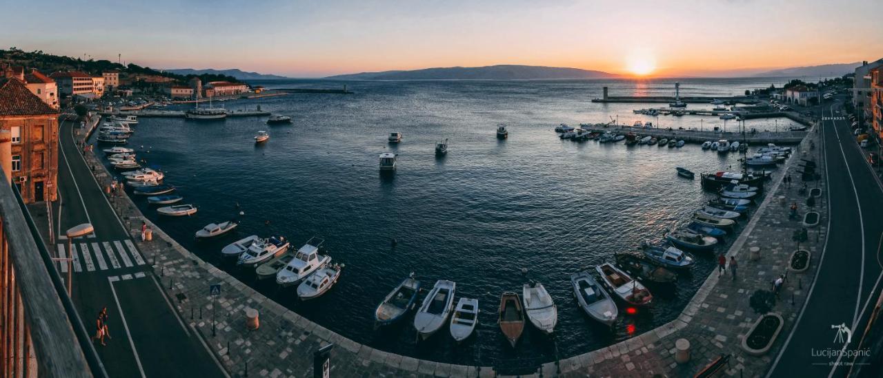 Apartments By The Beach Adela Senj 塞尼 外观 照片