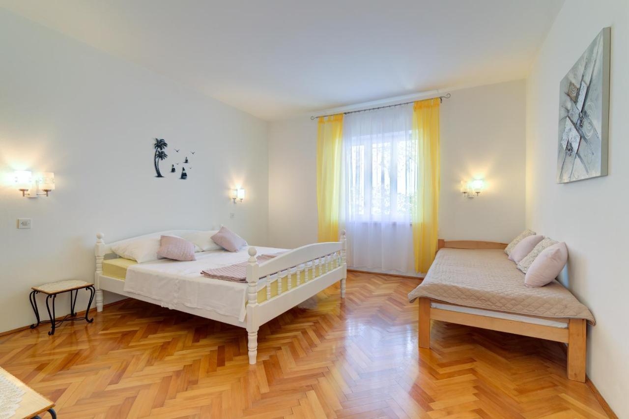 Apartments By The Beach Adela Senj 塞尼 外观 照片