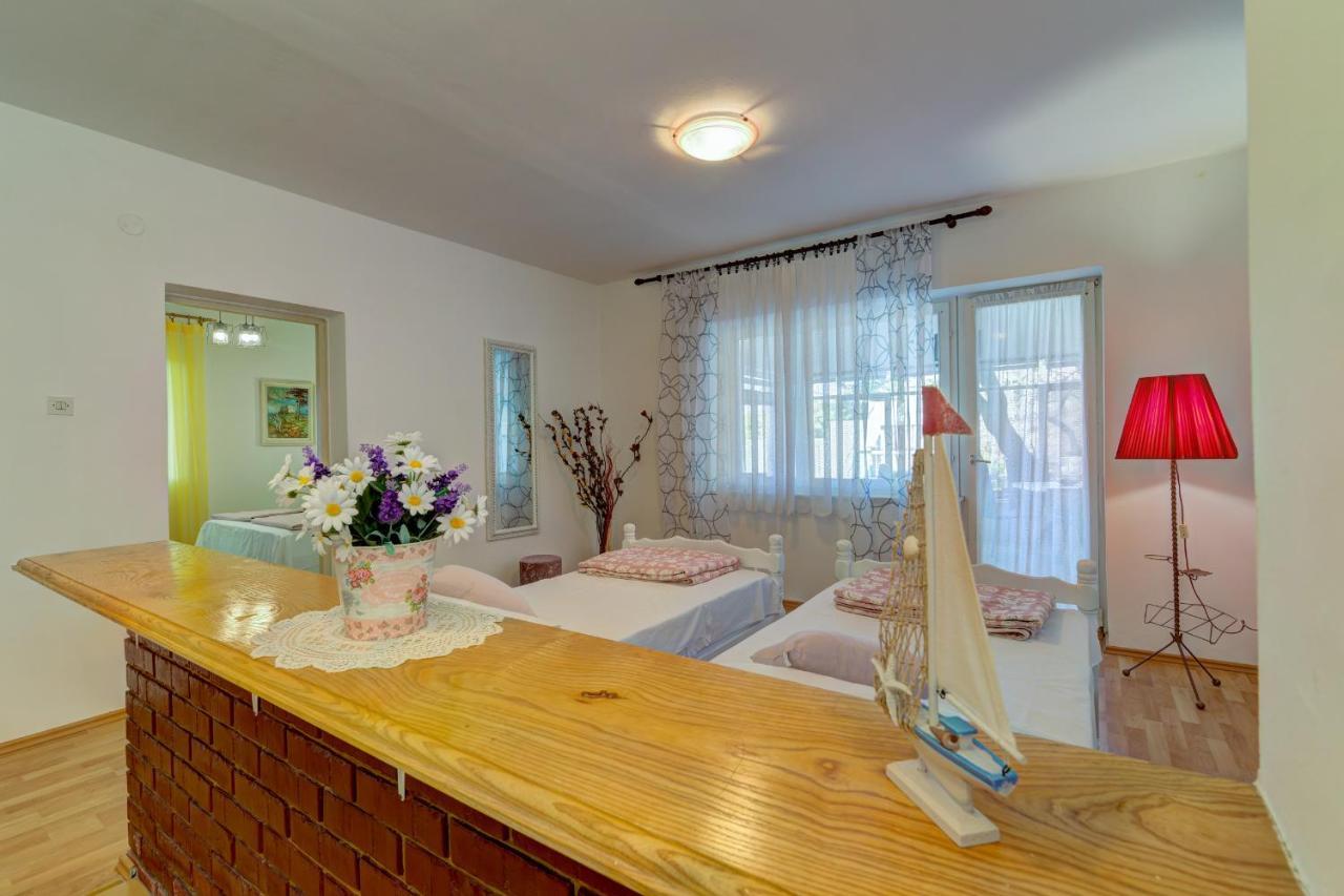 Apartments By The Beach Adela Senj 塞尼 外观 照片