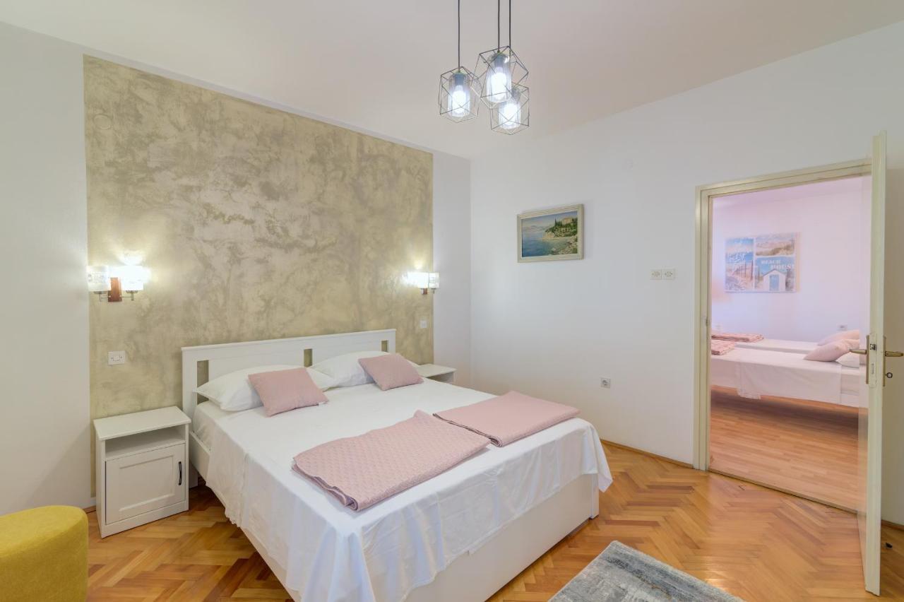 Apartments By The Beach Adela Senj 塞尼 外观 照片