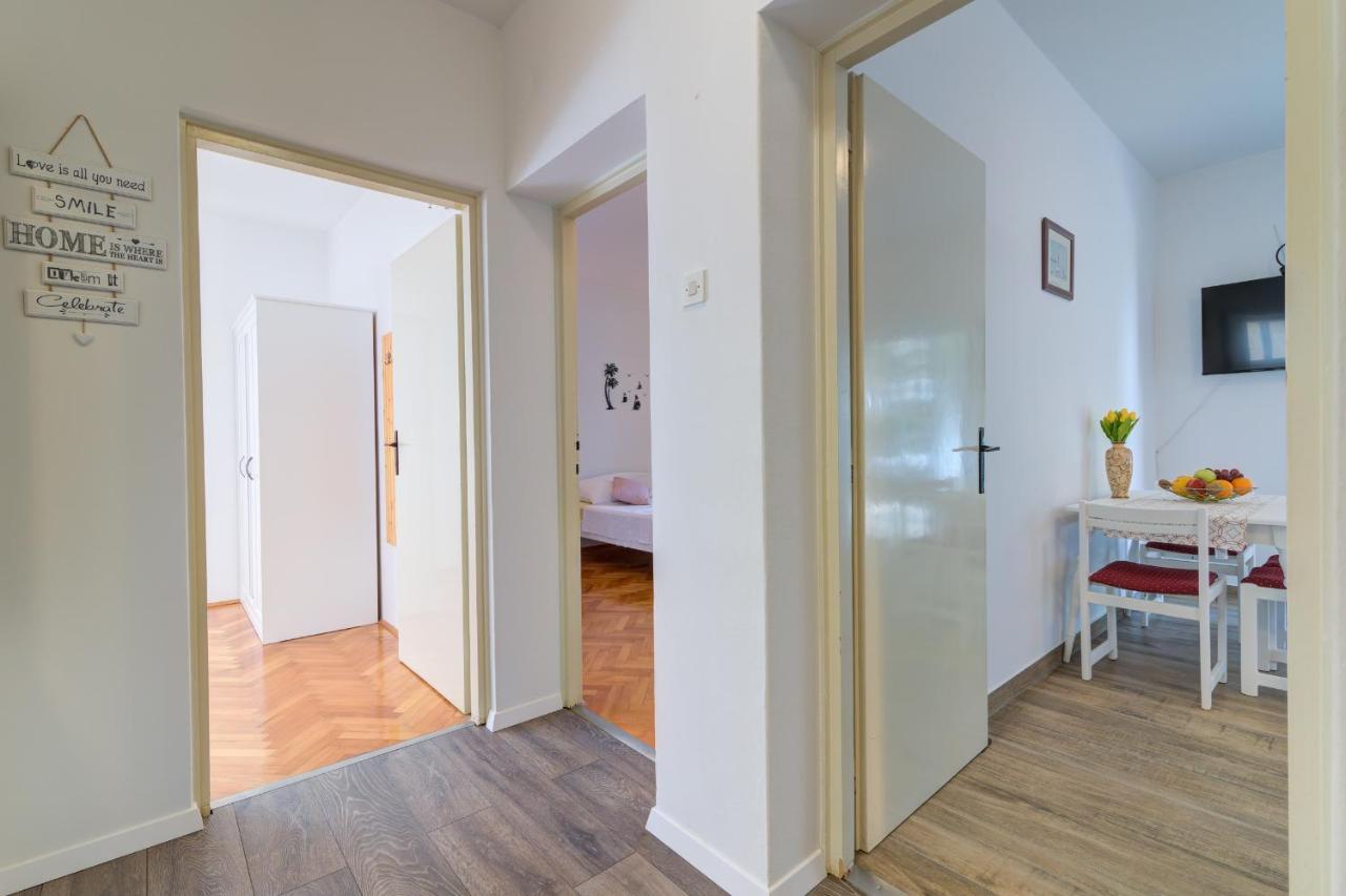 Apartments By The Beach Adela Senj 塞尼 外观 照片