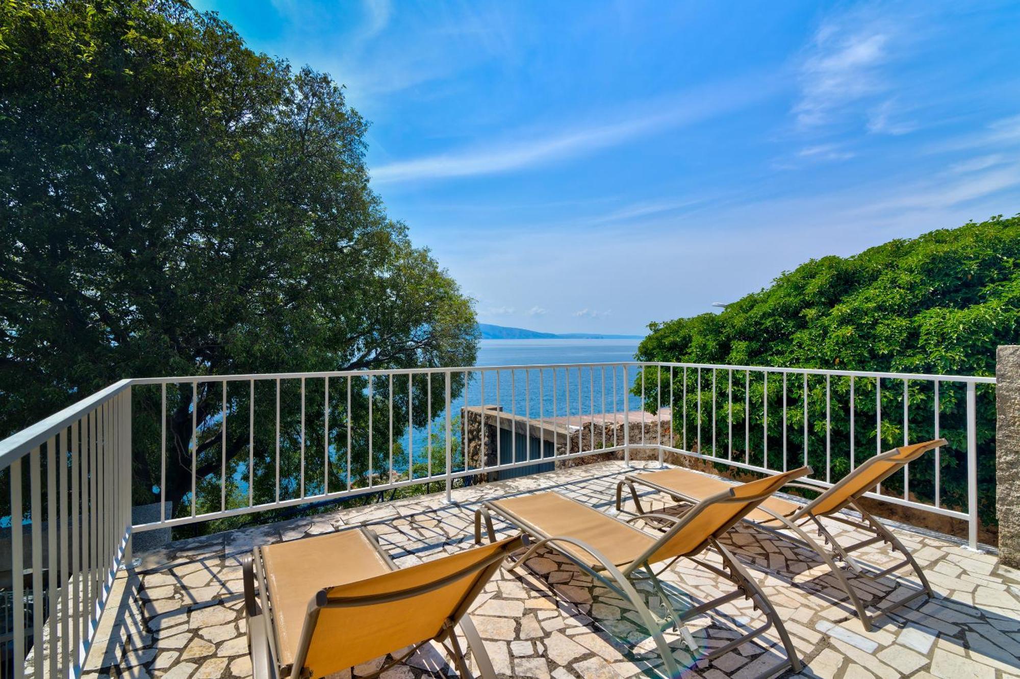 Apartments By The Beach Adela Senj 塞尼 外观 照片